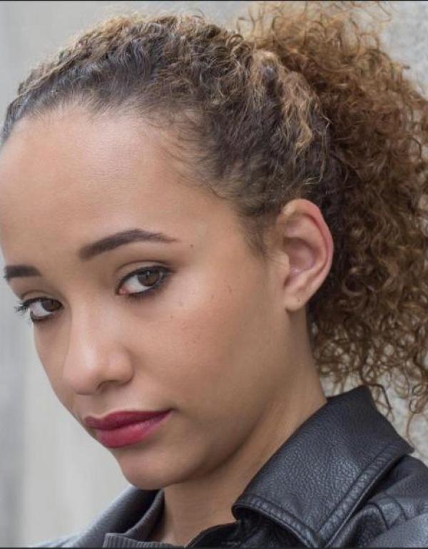 Gina Yull Headshot