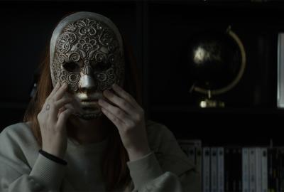 Still 1 from MASK, a short horror film by Kévin Mendiboure – Screamfest 2025 official selection
